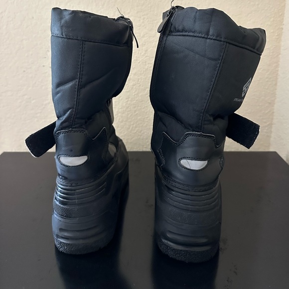 Kids’ Dream Pairs Waterproof Winter Snow Boots | Size 4 - Picture 4 of 8